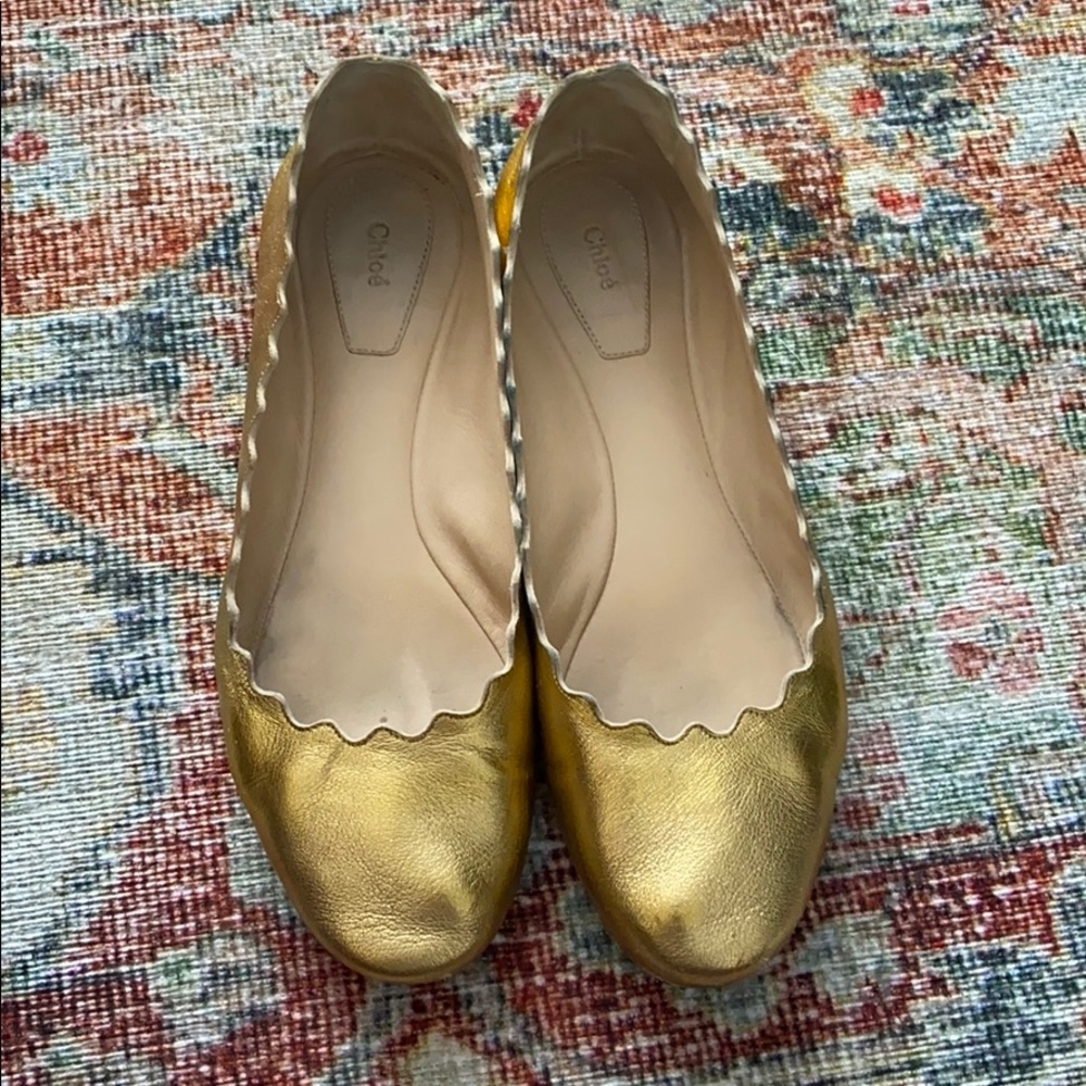 Chloe scalloped gold flats size 6